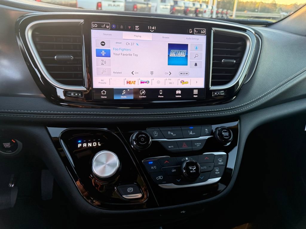 New 2026 Chrysler Pacifica Select image 18