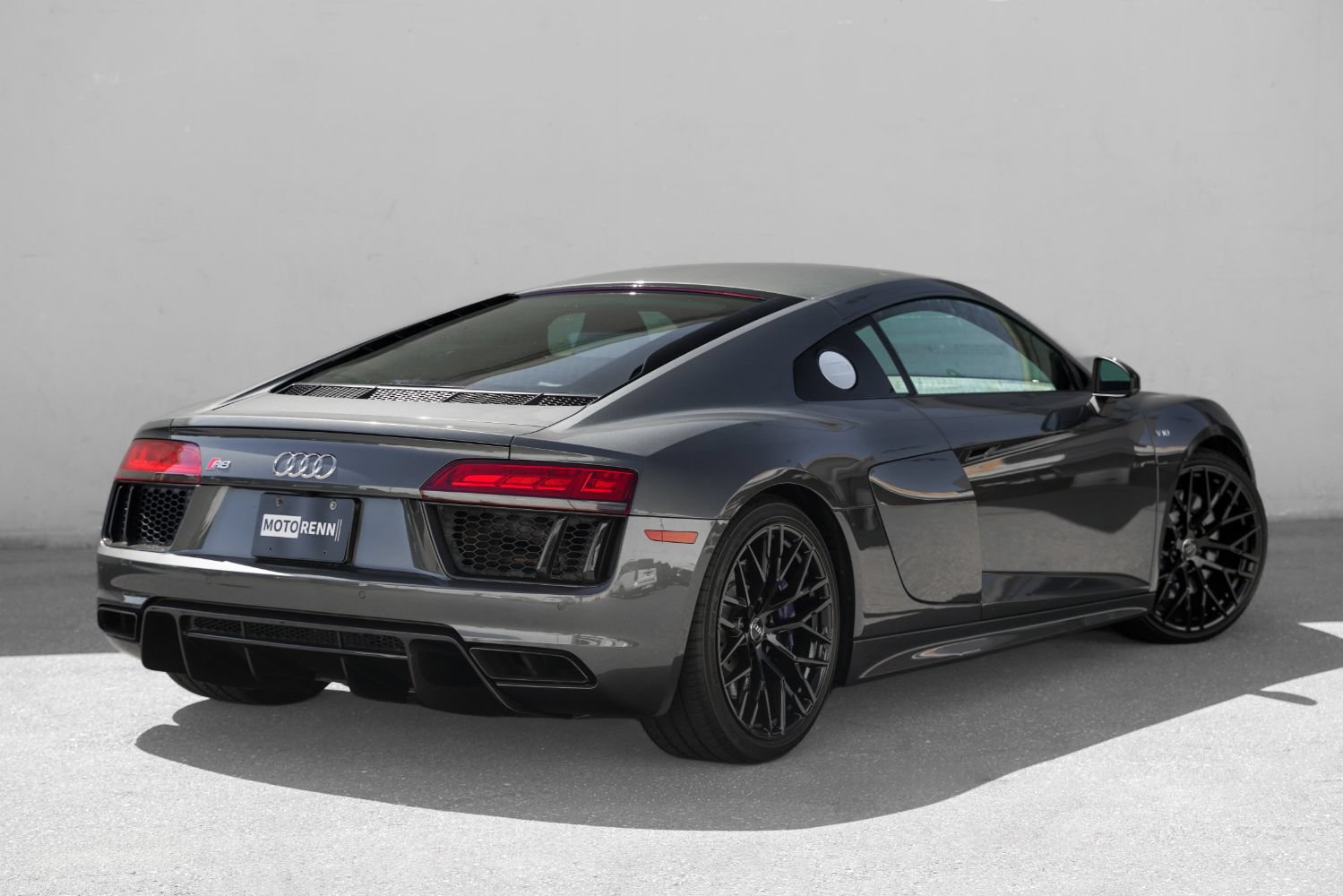 Used 2018 Audi R8 V10 w/ Premium Package RWD image 3