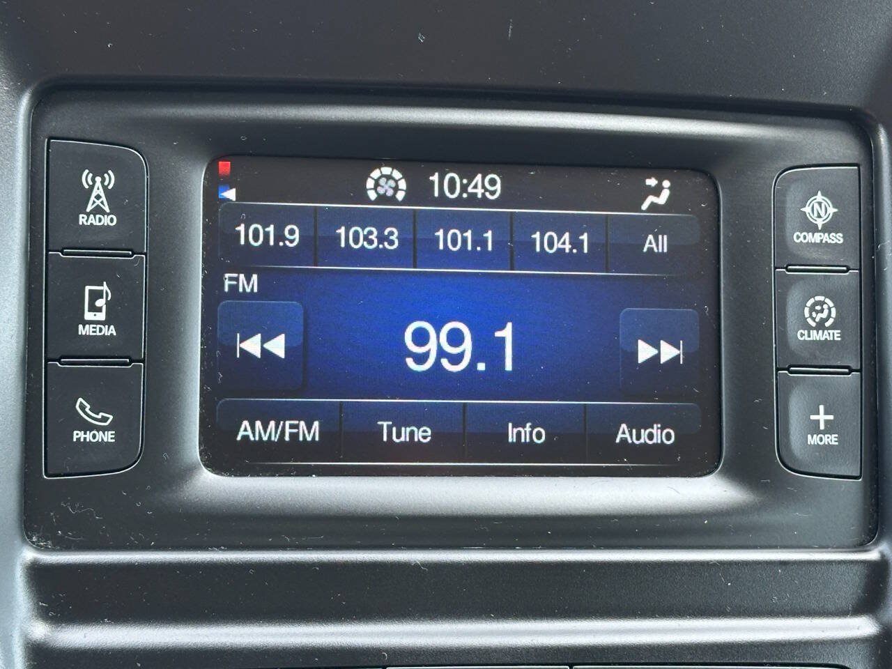Used 2016 Chrysler 200 Limited FWD image 34