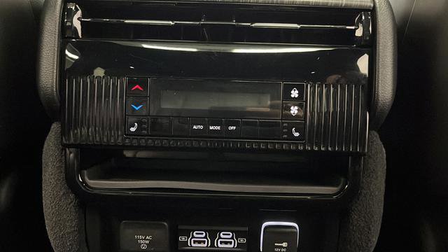 Used 2023 Jeep Wagoneer Series III w/ Premium Group I AWD/4WD image 46
