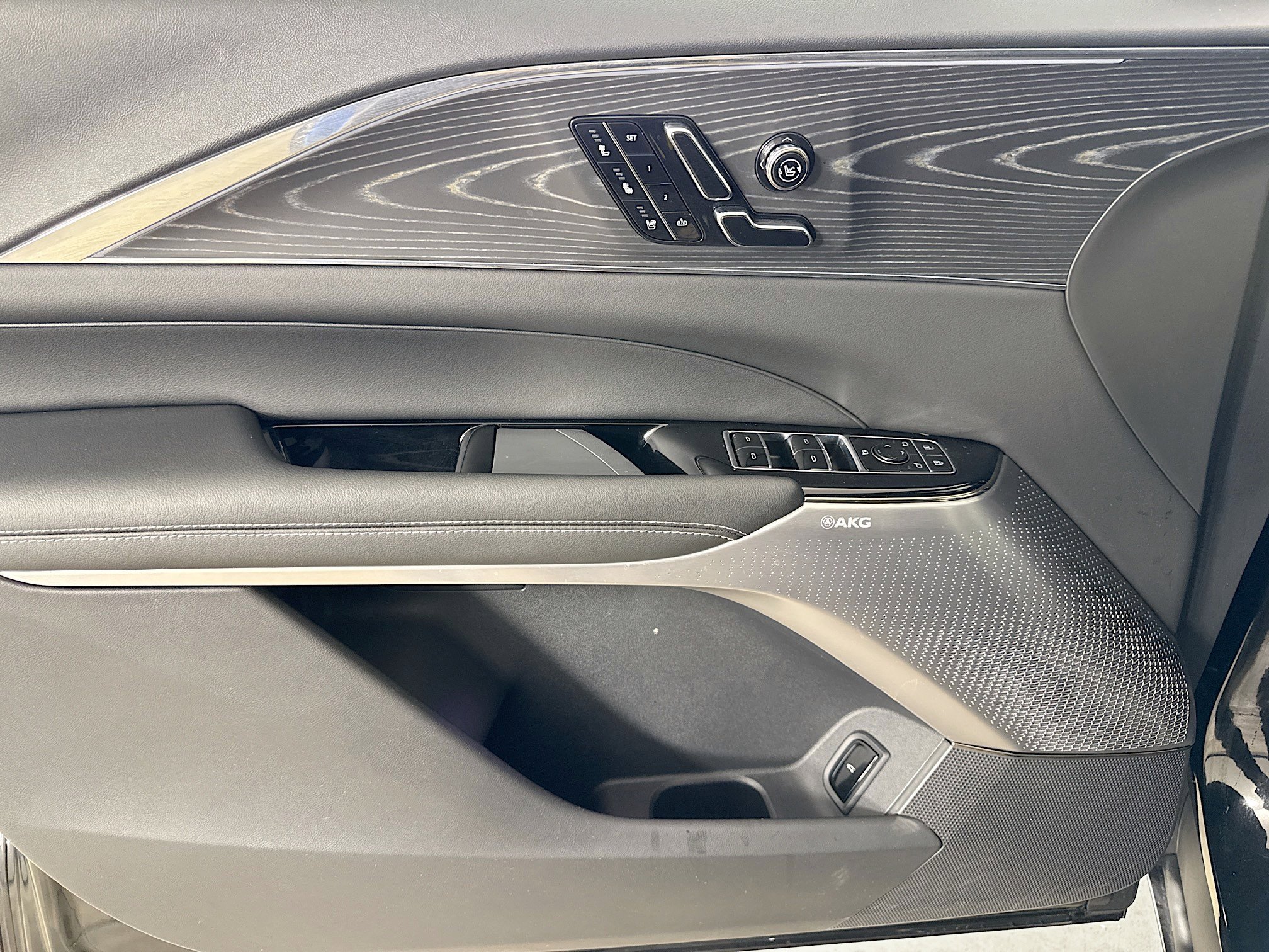 Used 2024 Cadillac Lyriq Sport AWD/4WD image 18