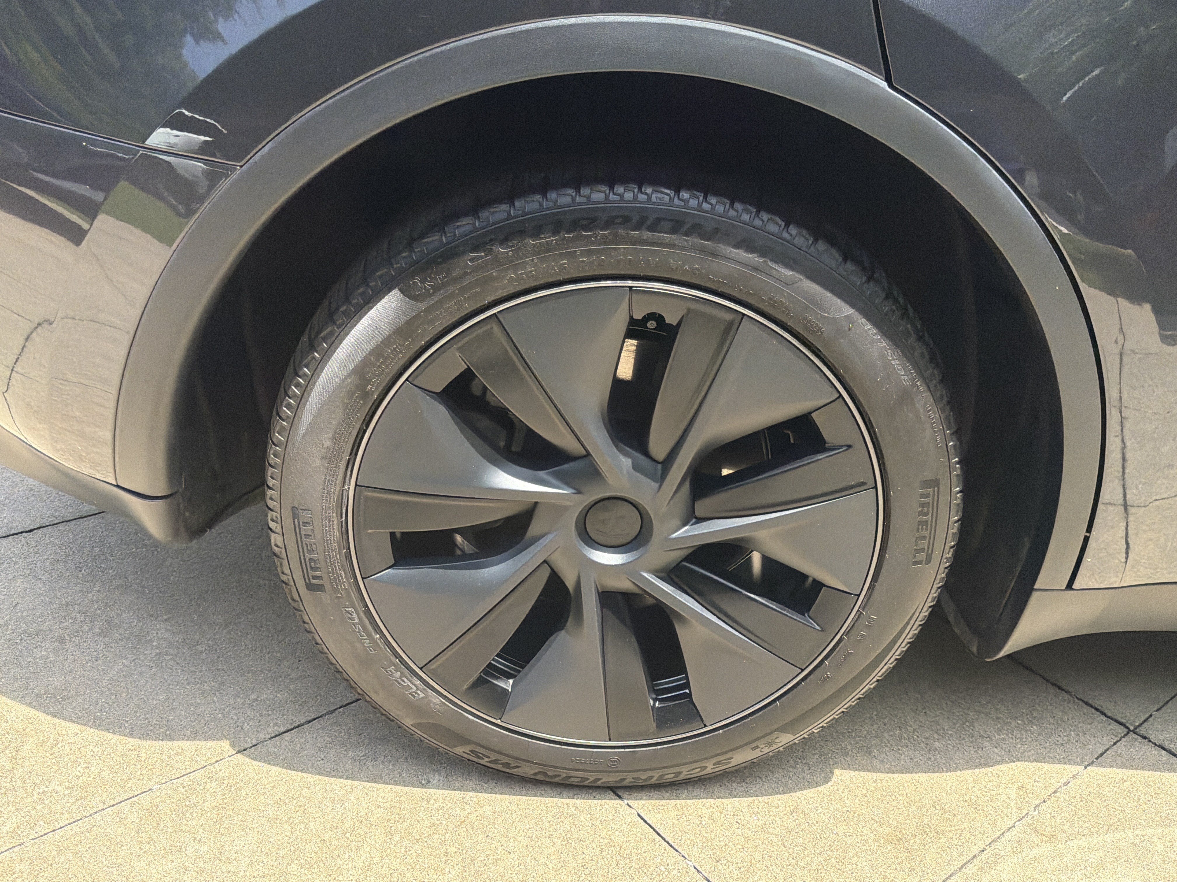 Used 2025 Tesla Model Y Long Range RWD image 17