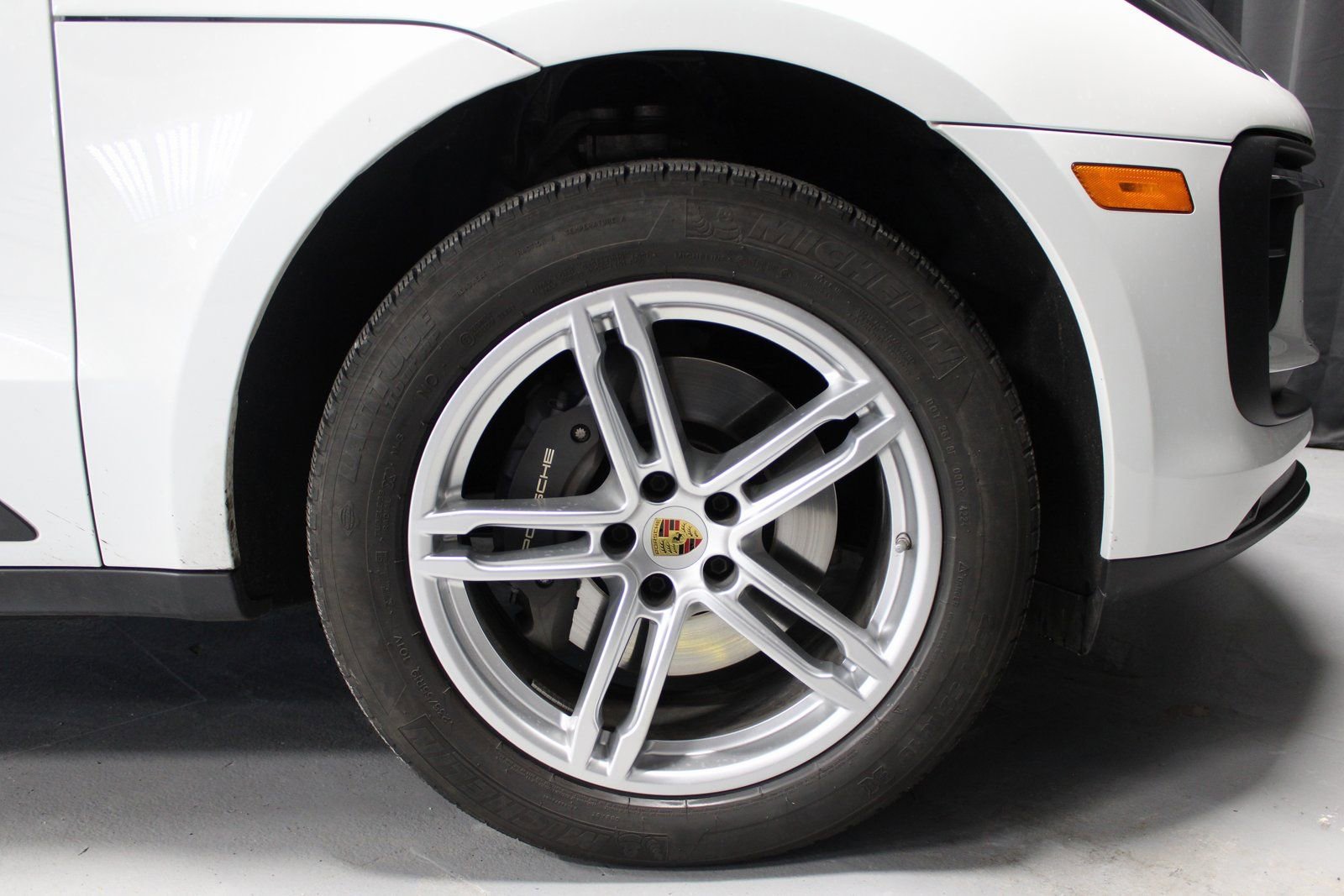 Certified 2025 Porsche Macan image 16