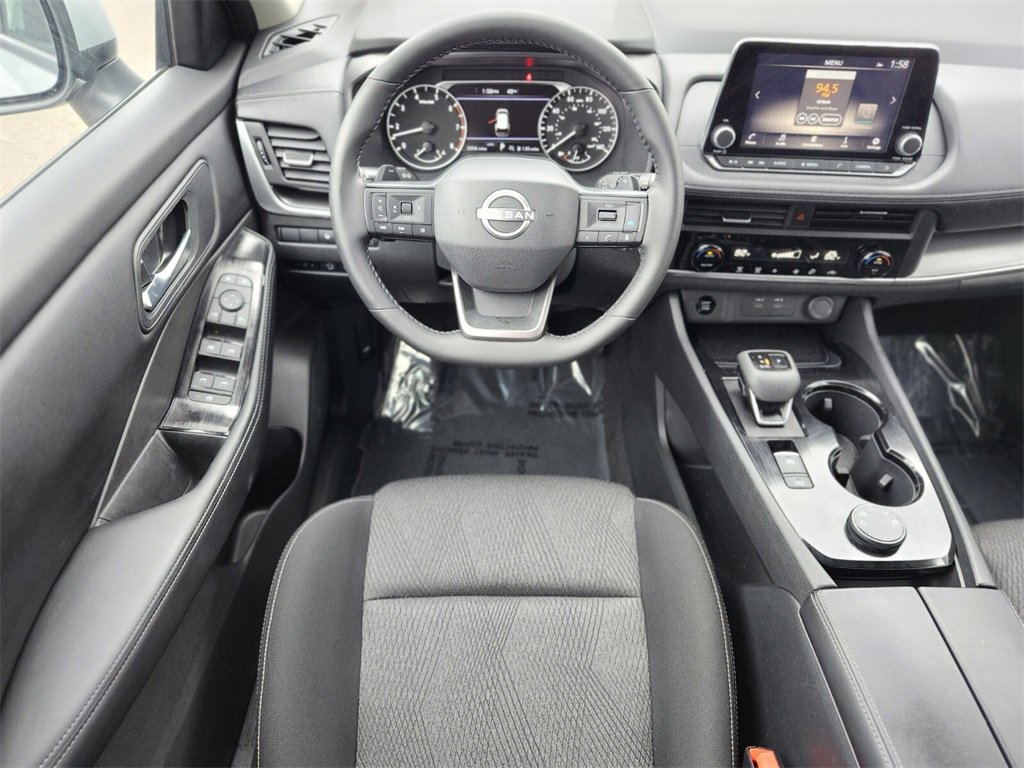 Used 2025 Nissan Rogue SV image 11