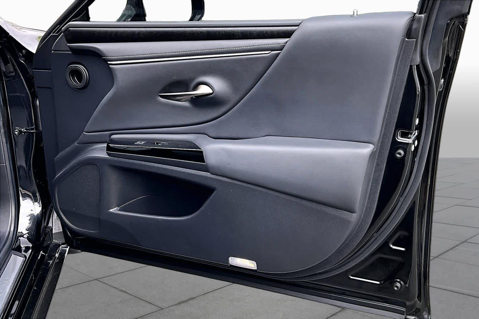 Used 2024 Lexus ES 300h w/ Premium Package FWD image 22
