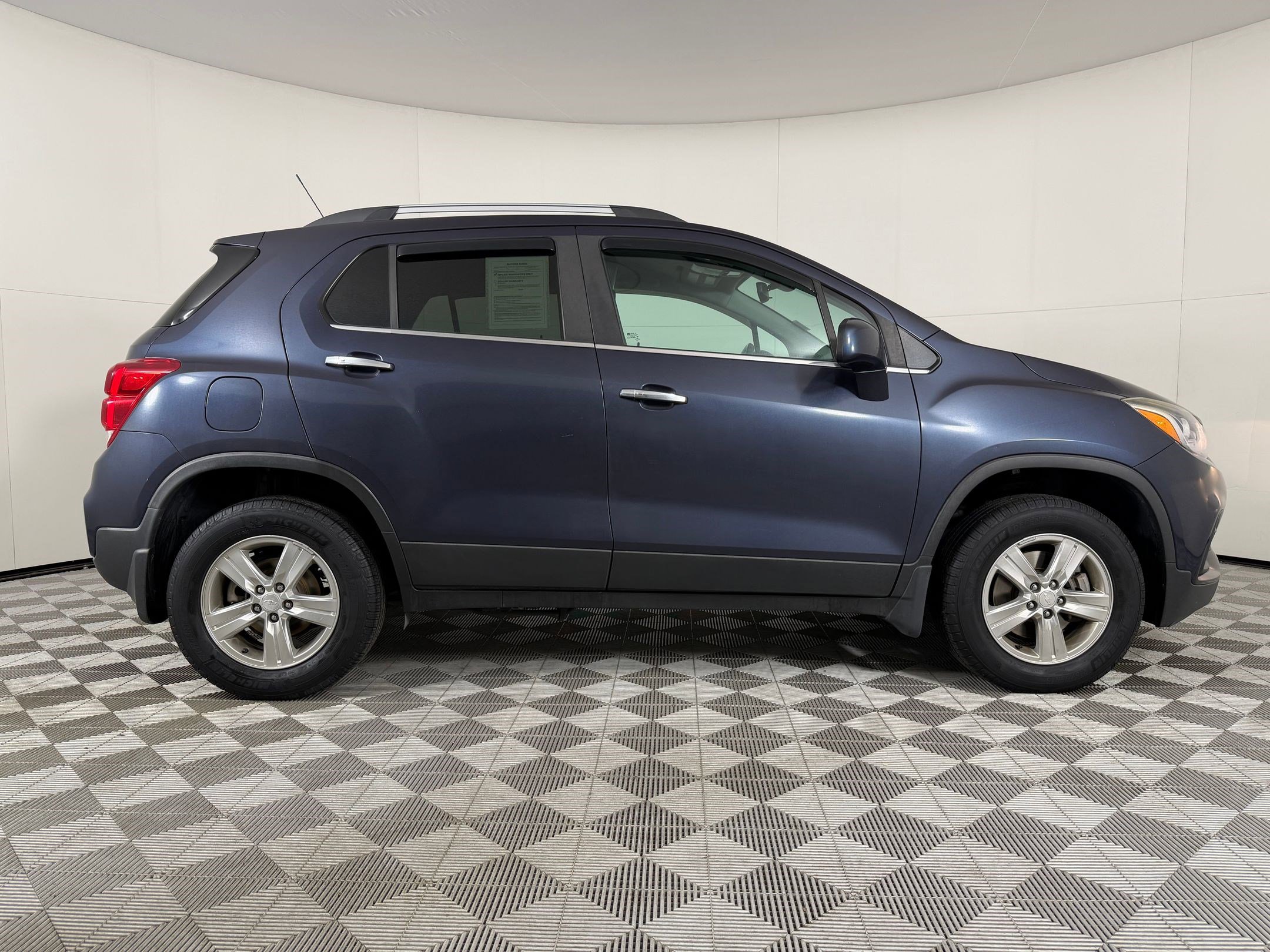 Used 2018 Chevrolet Trax LT w/ LT Convenience Package AWD/4WD image 7