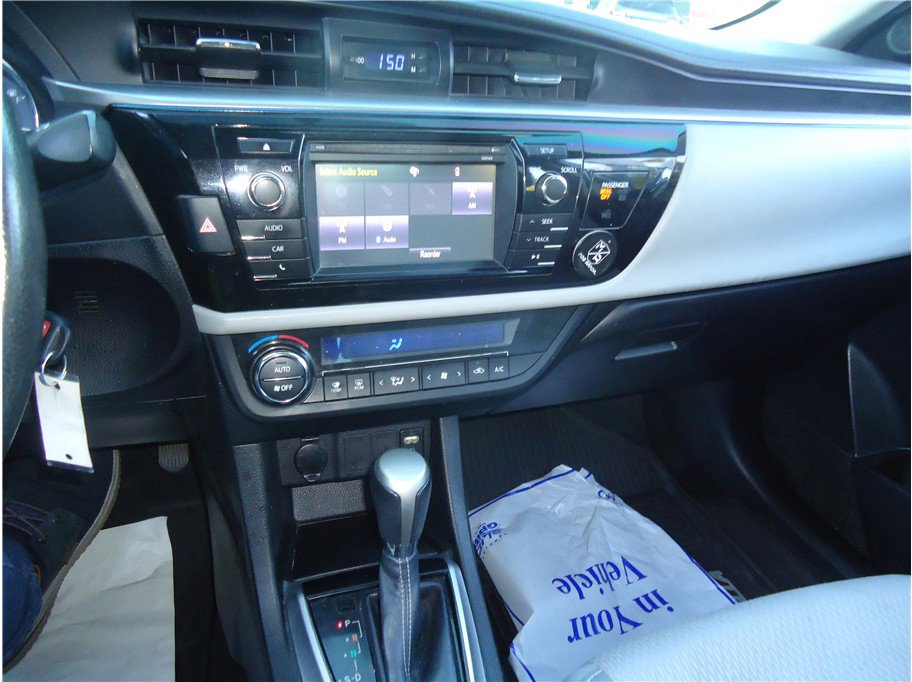 Used 2015 Toyota Corolla LE FWD image 24