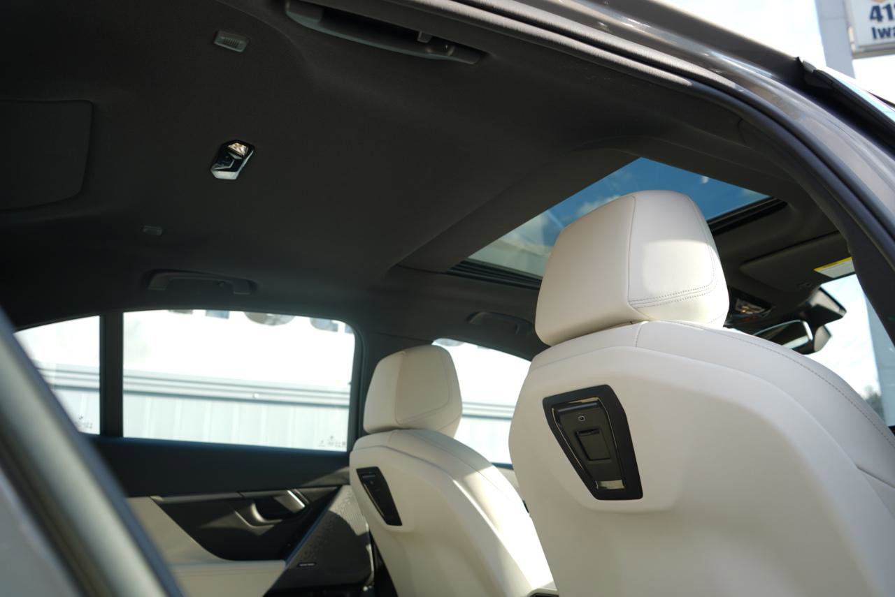 Used 2024 BMW 530i xDrive 530i xDrive Sedan w/ Convenience Package image 59