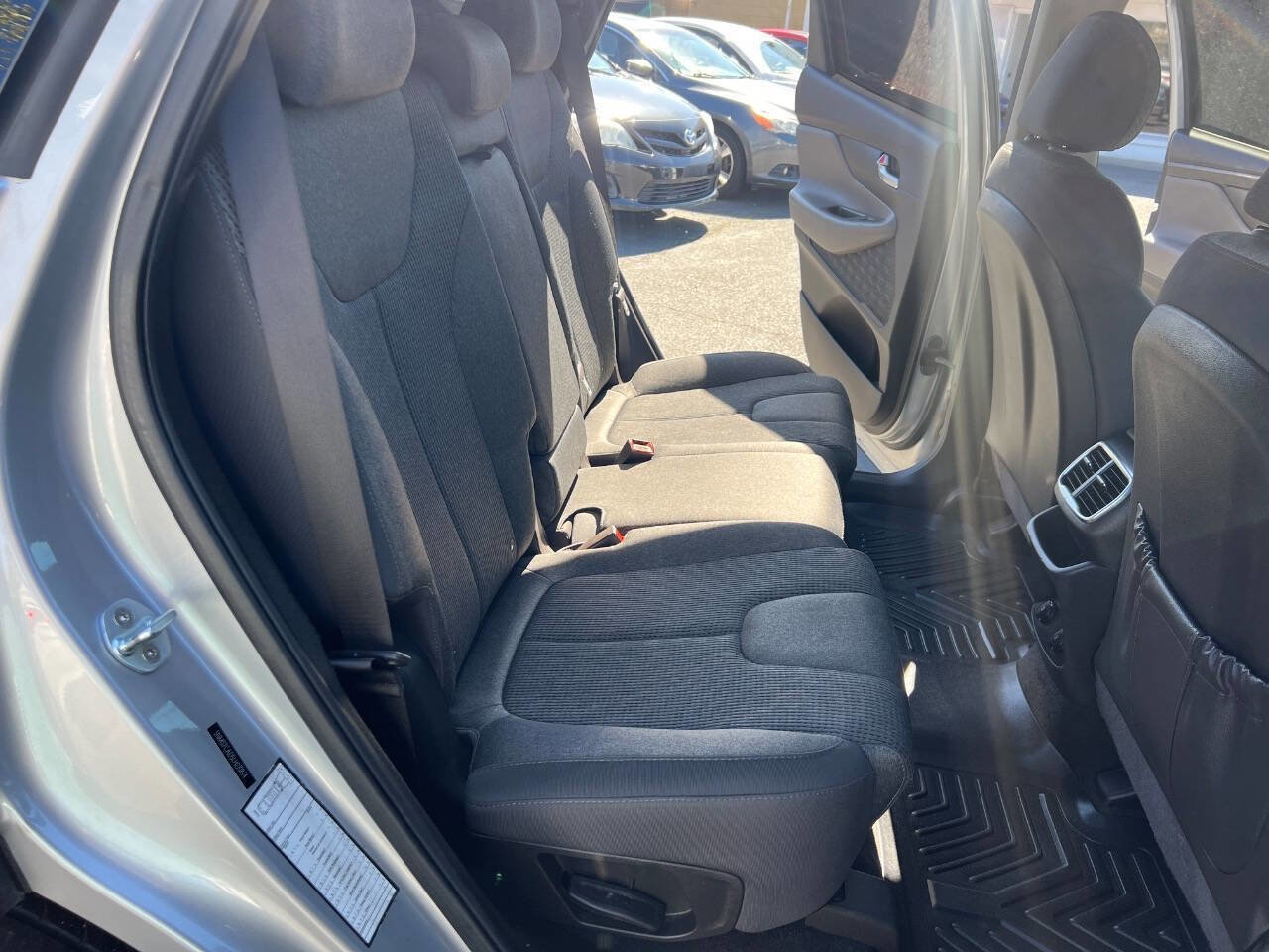 Used 2020 Hyundai Santa Fe SE image 10