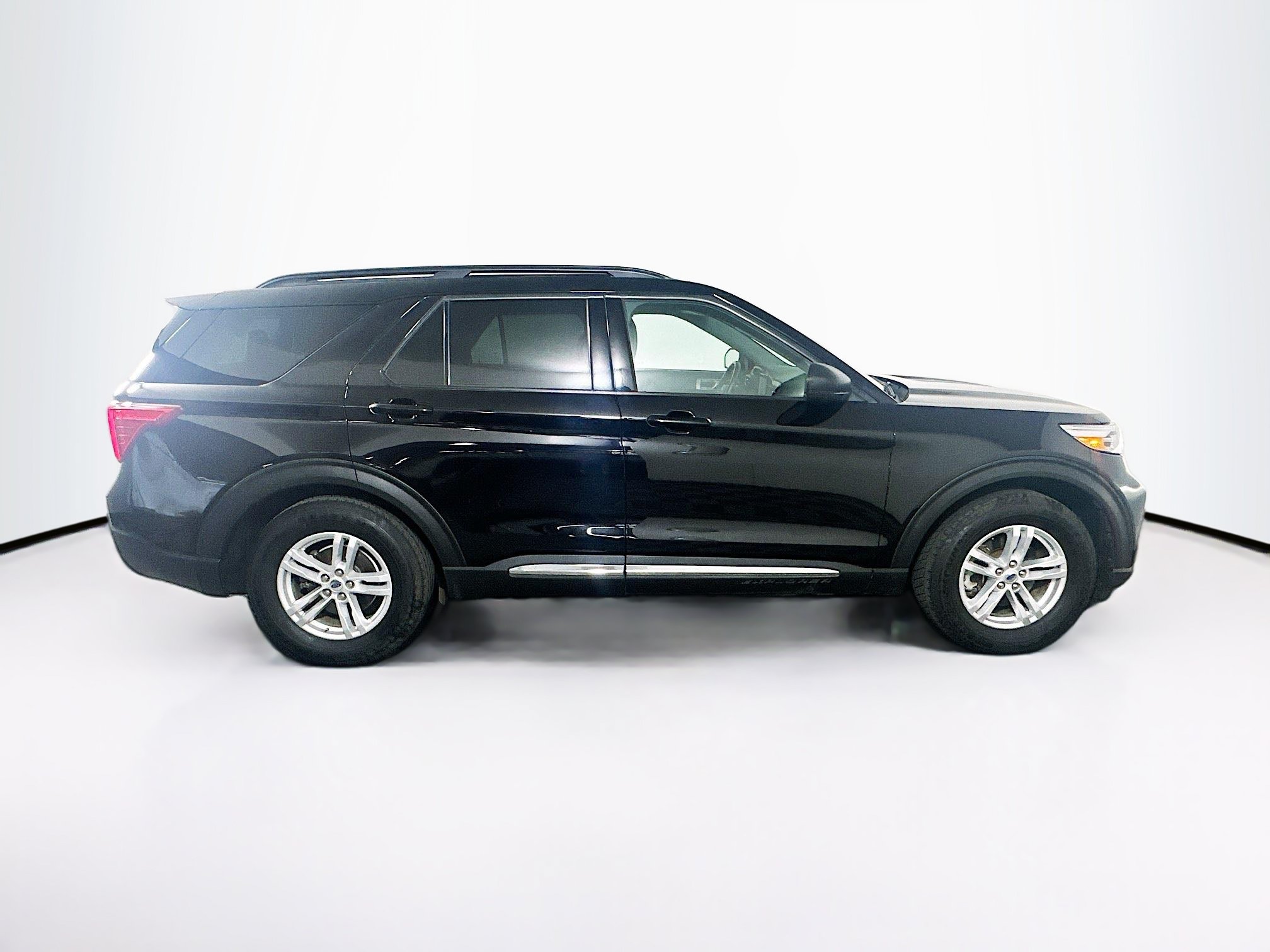 Used 2022 Ford Explorer XLT w/ Equipment Group 202A RWD image 10