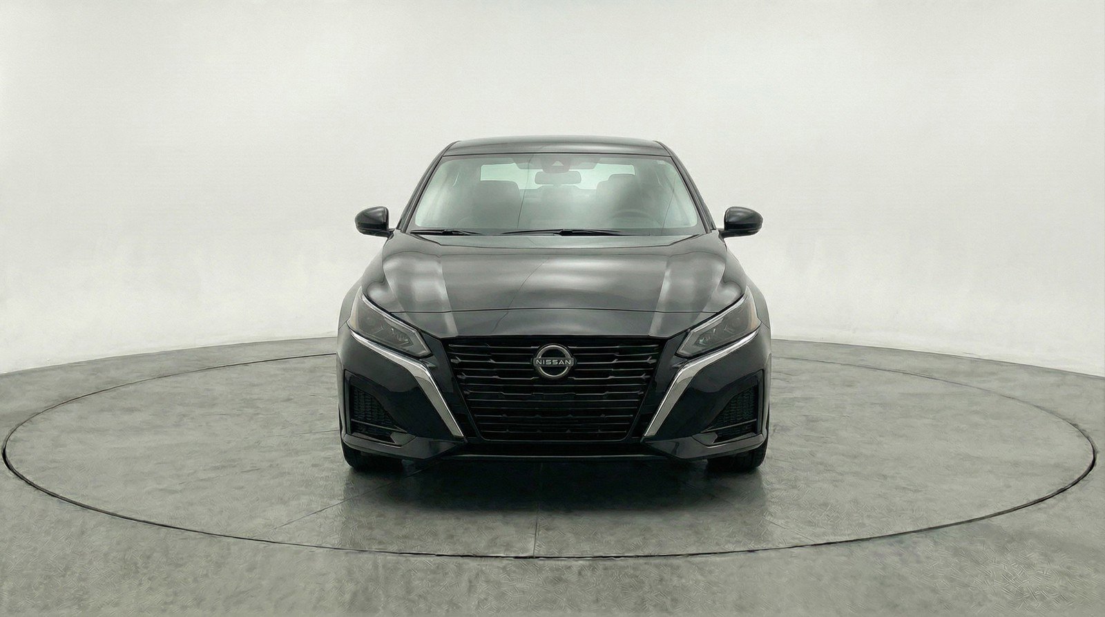 Used 2025 Nissan Altima 2.5 SV image 2