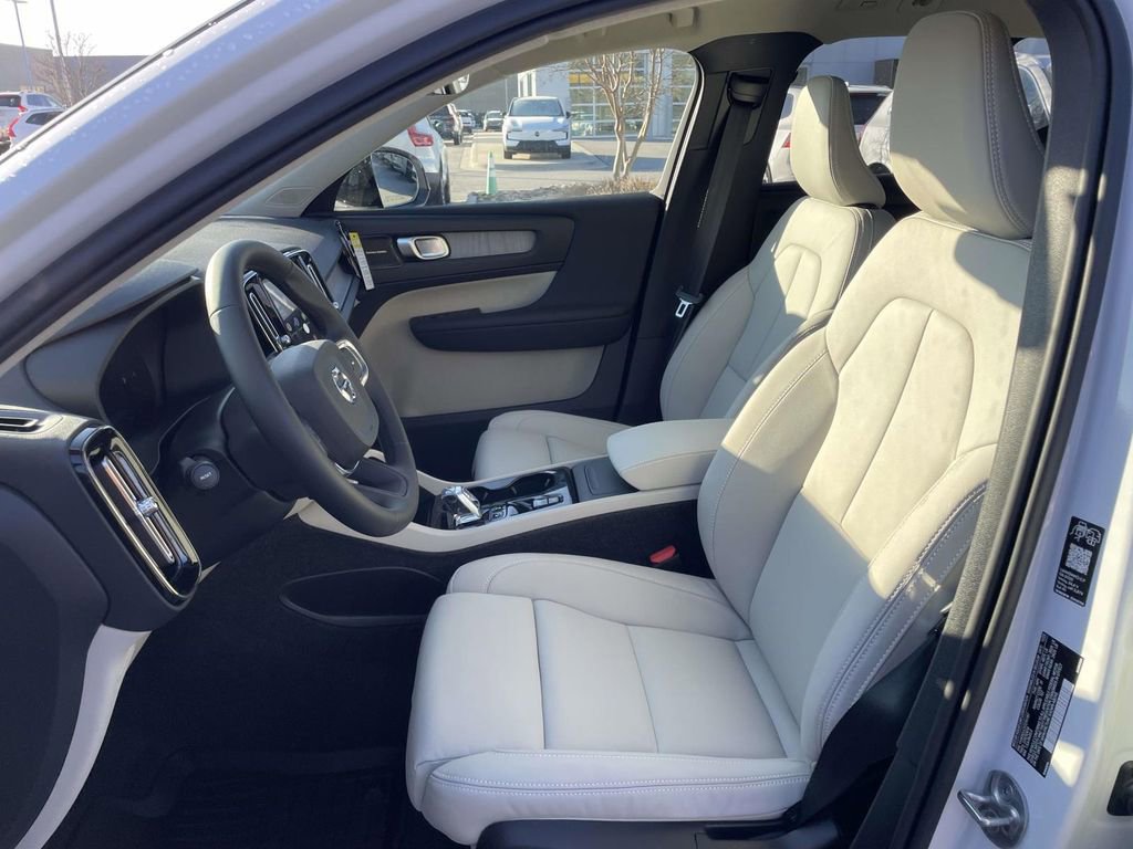 New 2026 Volvo XC40 B4 Plus w/ Protection Package Premier FWD image 8