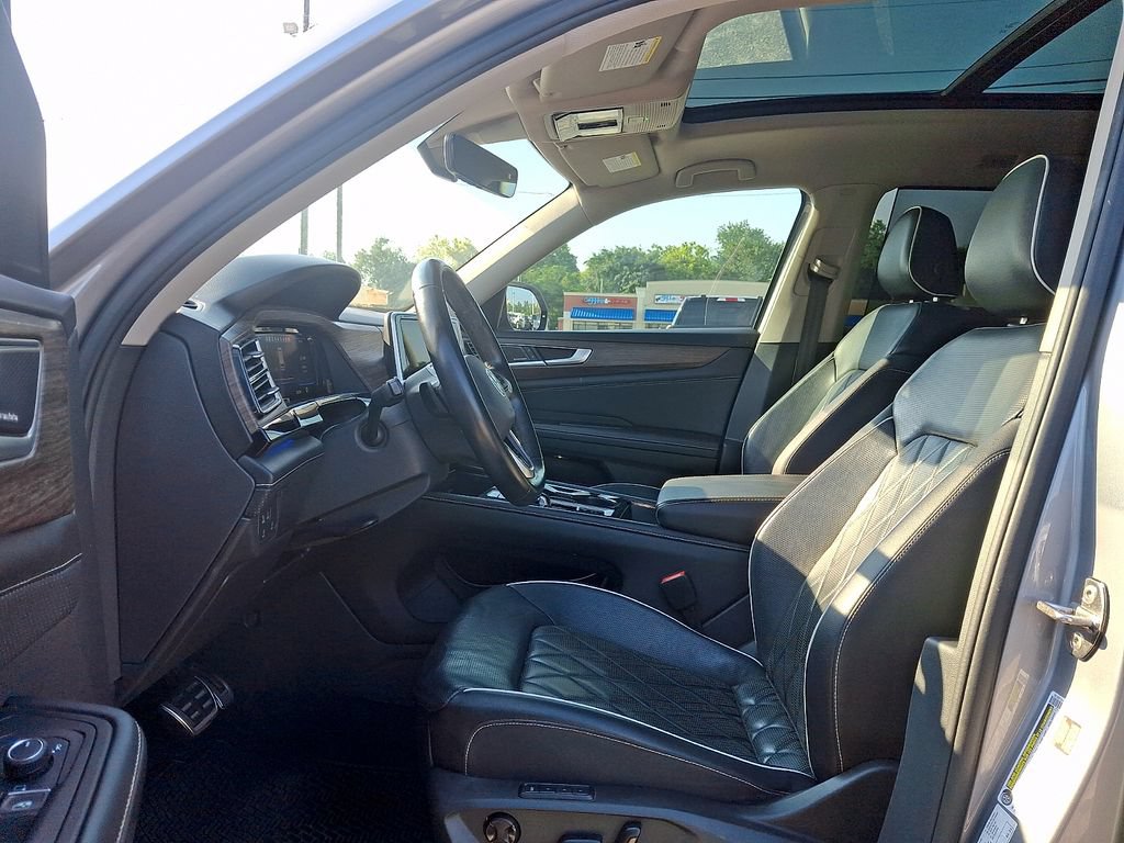 Used 2024 Volkswagen Atlas SEL Premium R-Line AWD/4WD image 13