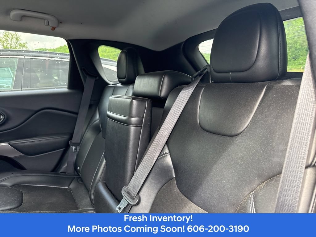 Used 2019 Jeep Cherokee Latitude Plus AWD/4WD image 11