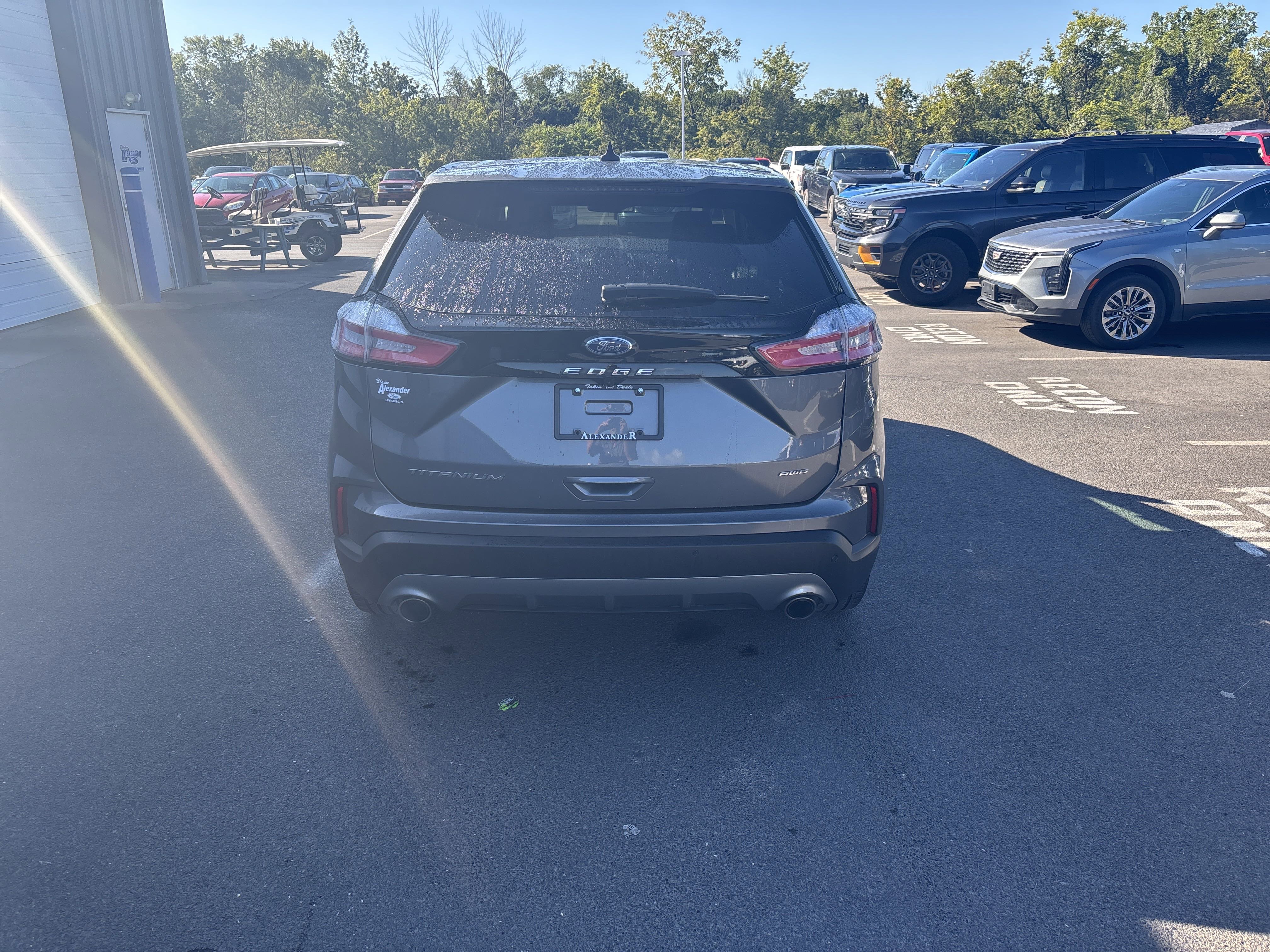 Used 2024 Ford Edge Titanium video 4