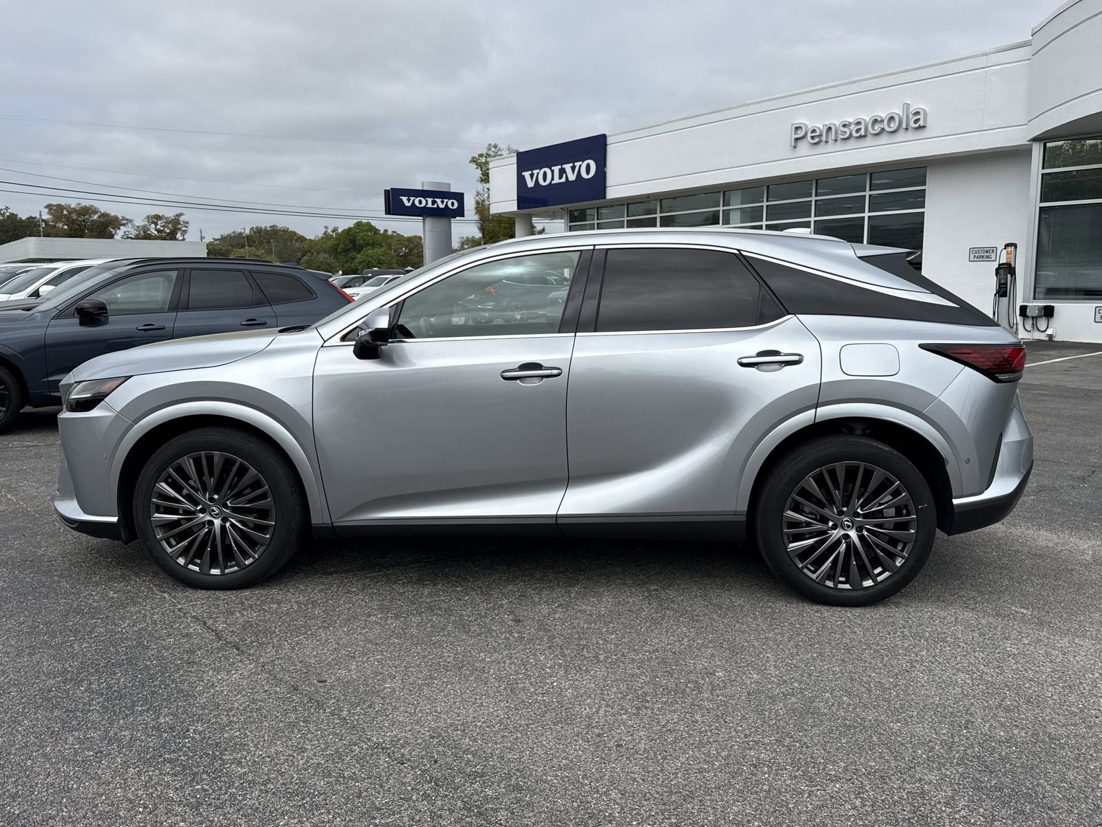 Used 2023 Lexus RX 350 FWD w/ Accessory Package image 2