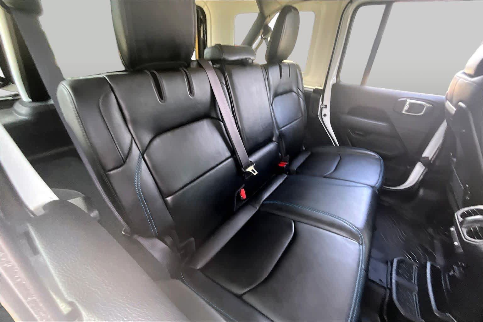 Used 2024 Jeep Wrangler Unlimited Rubicon 4xe w/ Convenience Group AWD/4WD image 19