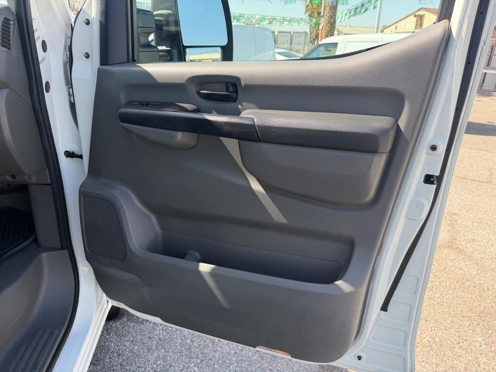 Used 2015 Nissan NV 3500 SV w/ Technology Package RWD image 19