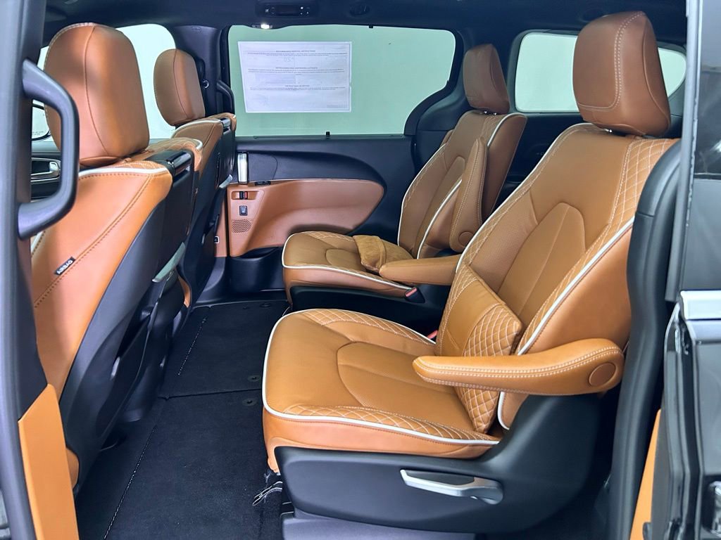 New 2026 Chrysler Pacifica Pinnacle image 21