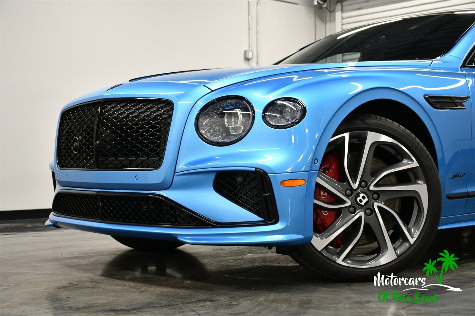 Used 2025 Bentley Flying Spur Plug-In Hybrid image 3