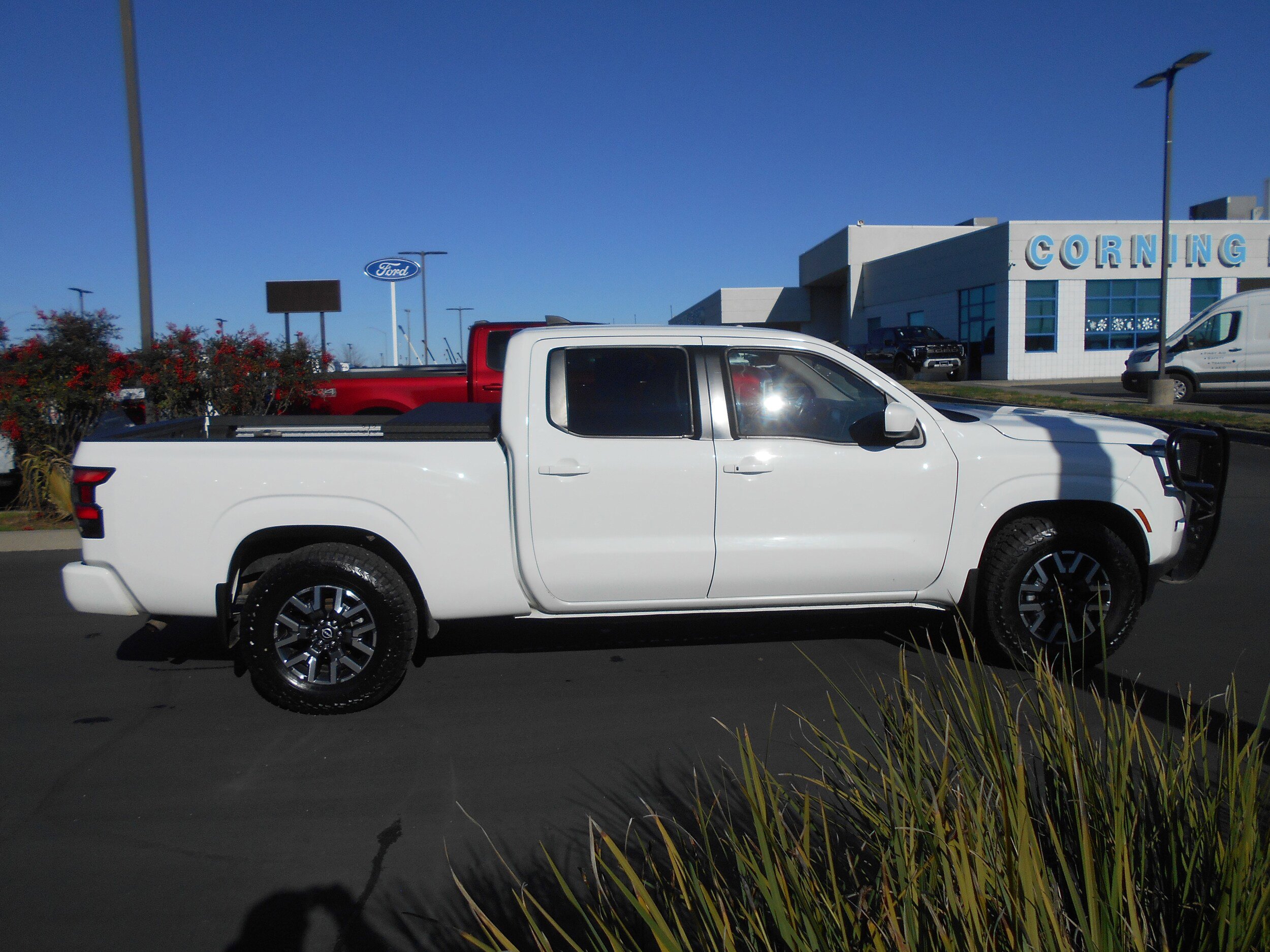 Used 2023 Nissan Frontier SV w/ Technology Package AWD/4WD image 3