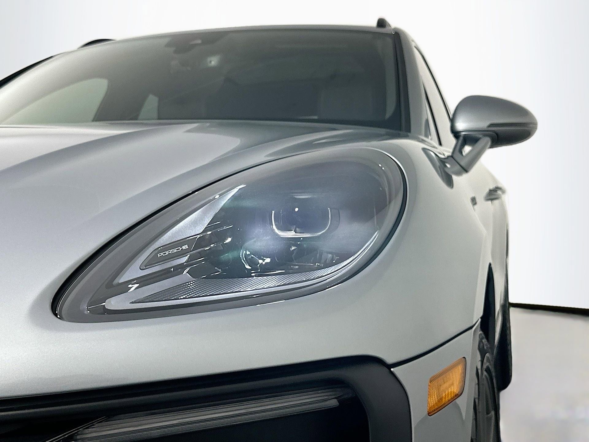 Certified 2025 Porsche Macan image 15