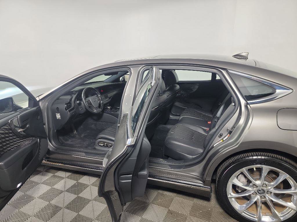 Used 2019 Lexus LS 500h AWD image 17