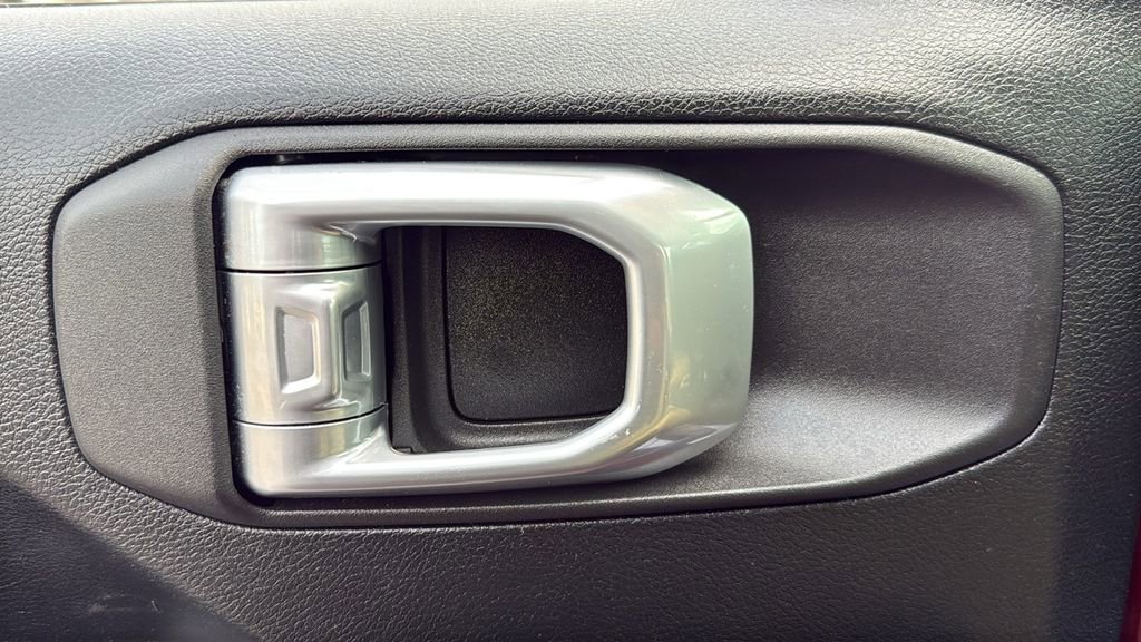 Used 2021 Jeep Gladiator Sport image 16