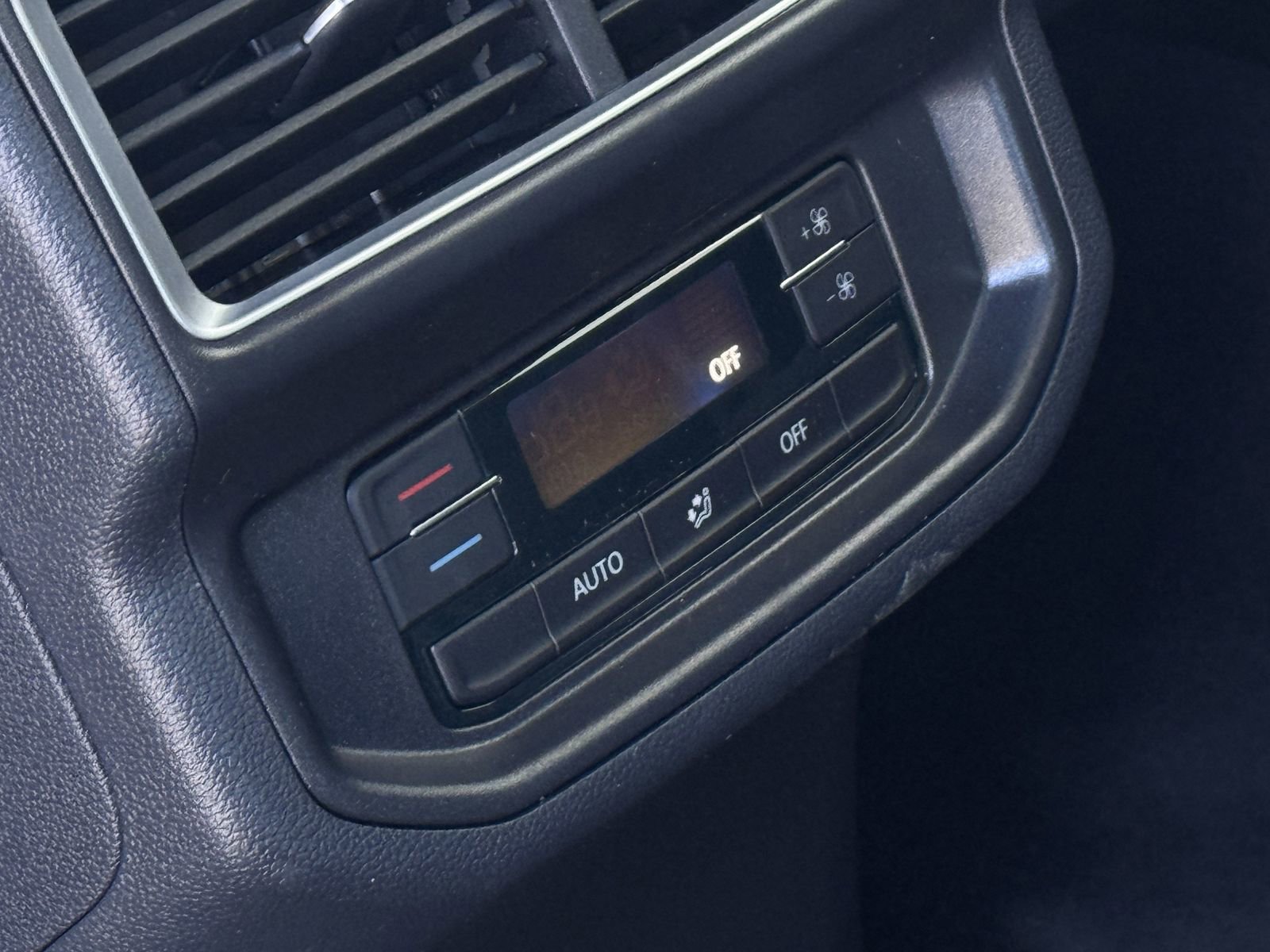 New 2026 Volkswagen Atlas SE image 25