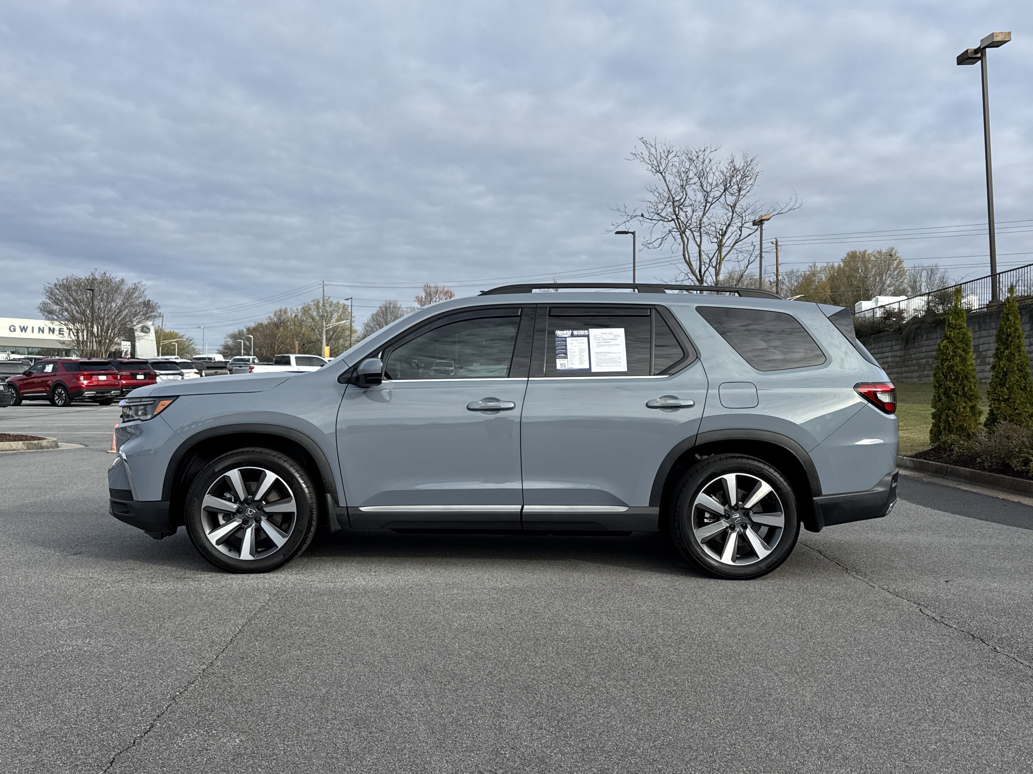 Used 2025 Honda Pilot Touring image 7