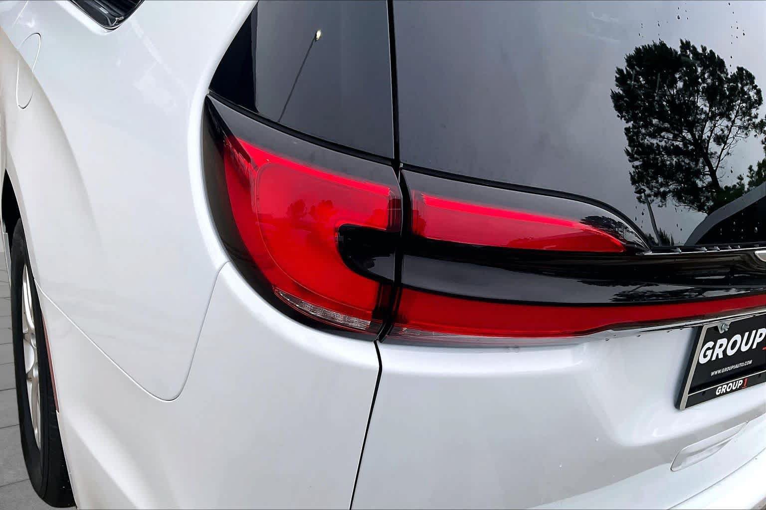 Used 2024 Chrysler Pacifica Touring-L FWD image 28