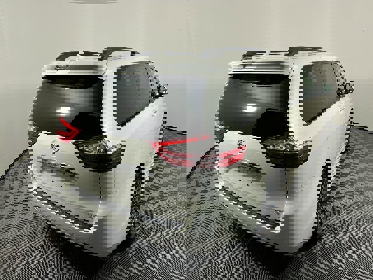 Used 2019 Toyota Sienna Limited Premium AWD/4WD image 3