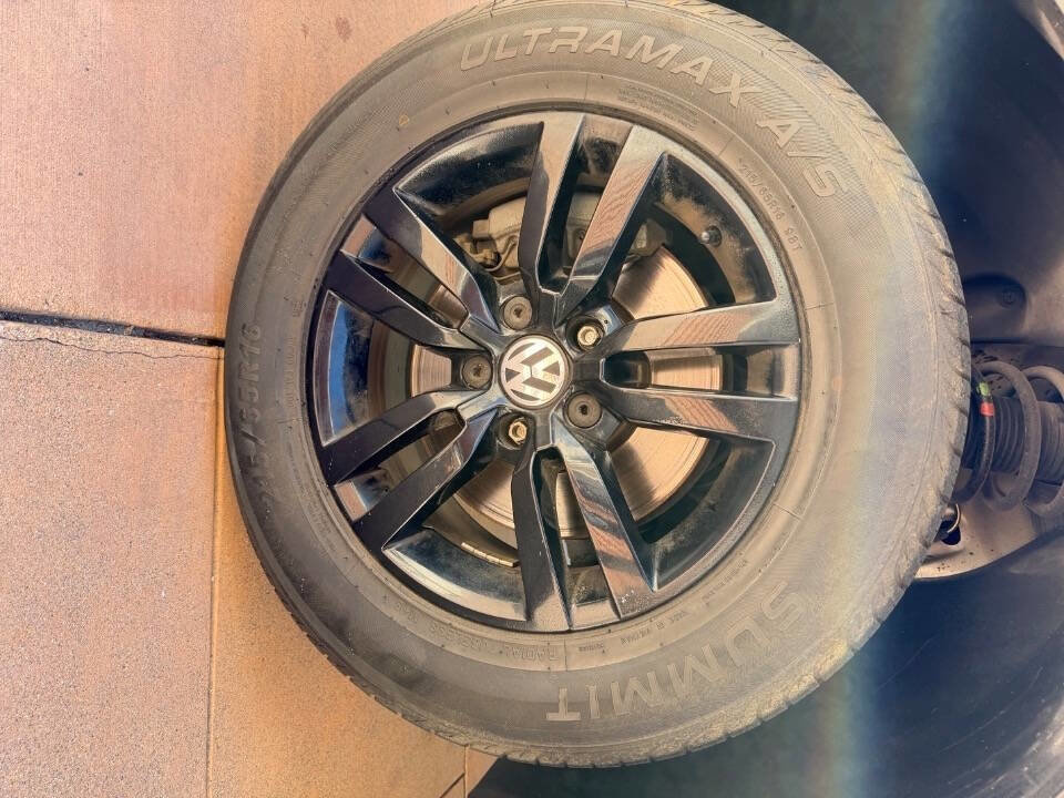 Used 2015 Volkswagen Tiguan S image 30