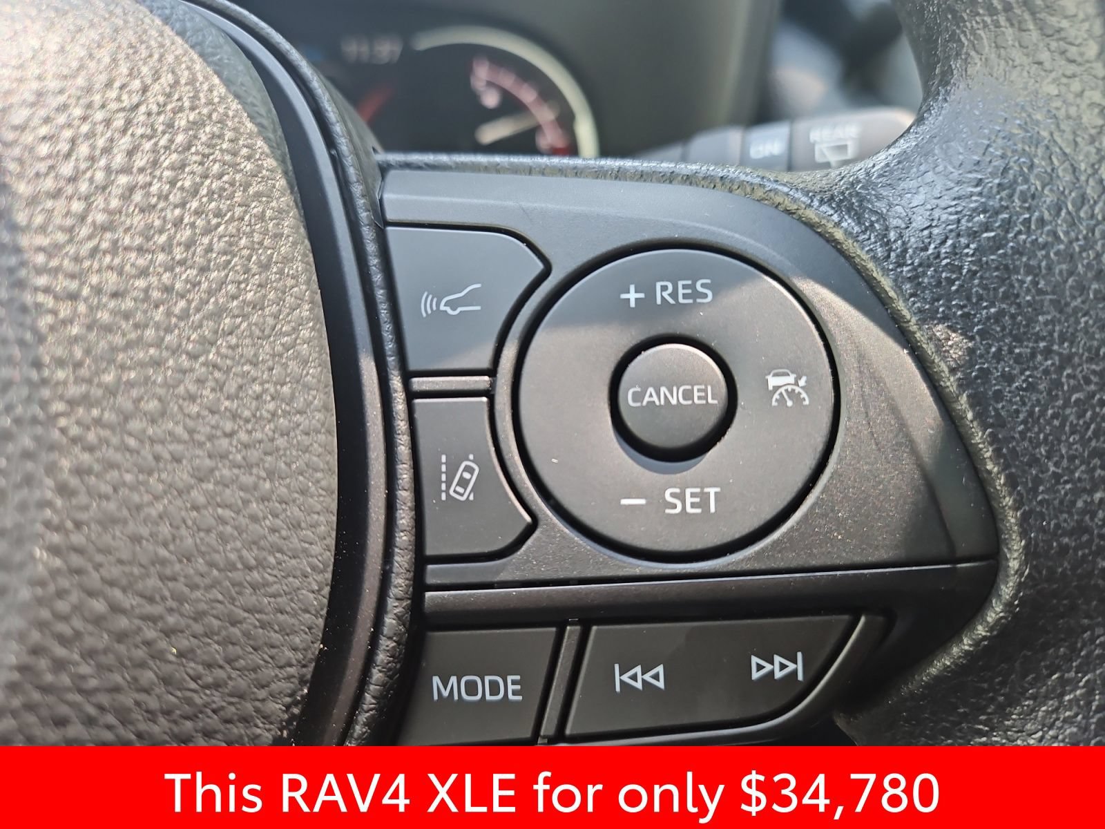 Used 2025 Toyota RAV4 XLE FWD image 29