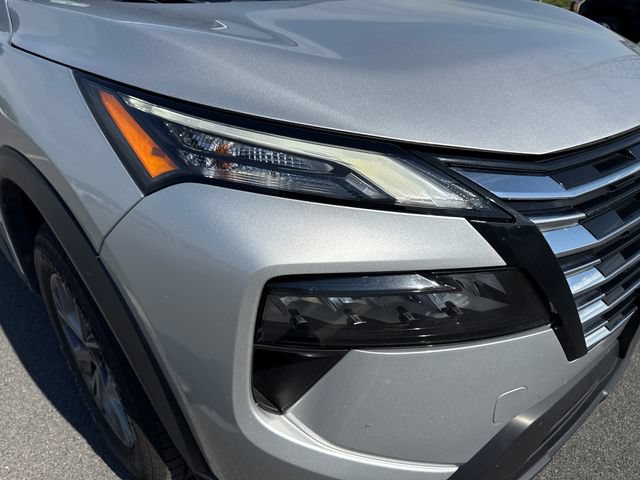 Used 2024 Nissan Rogue S AWD/4WD image 12