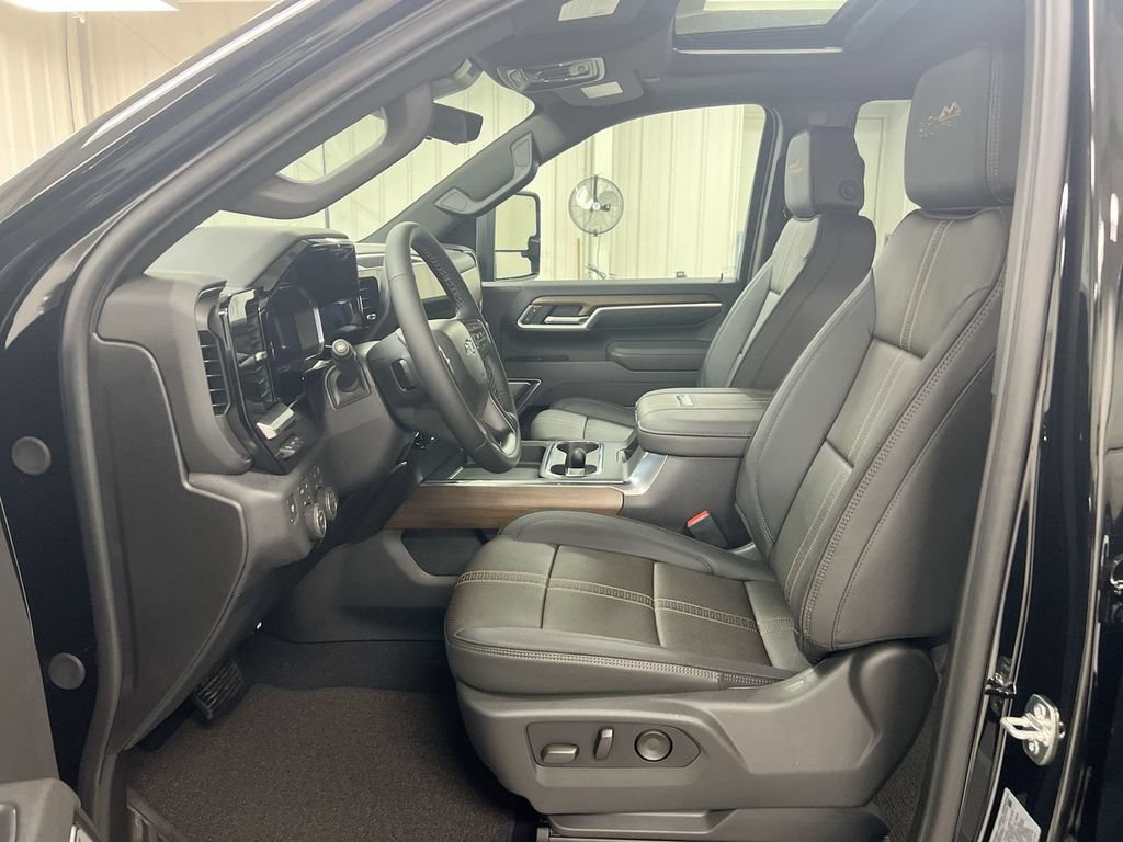 New 2026 Chevrolet Silverado 2500 High Country w/ Midnight Edition AWD/4WD image 21