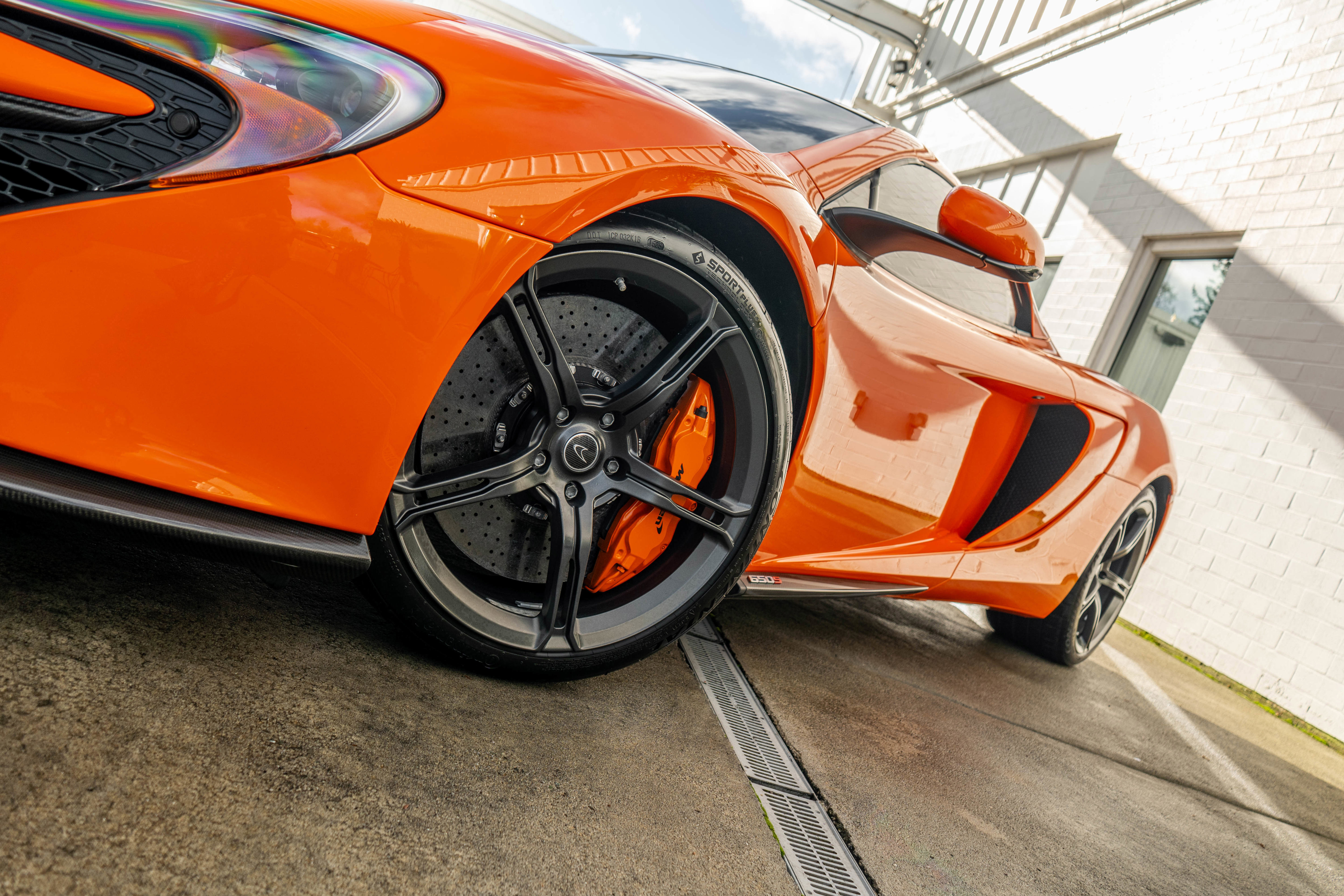 Used 2015 McLaren 650S Spider image 5