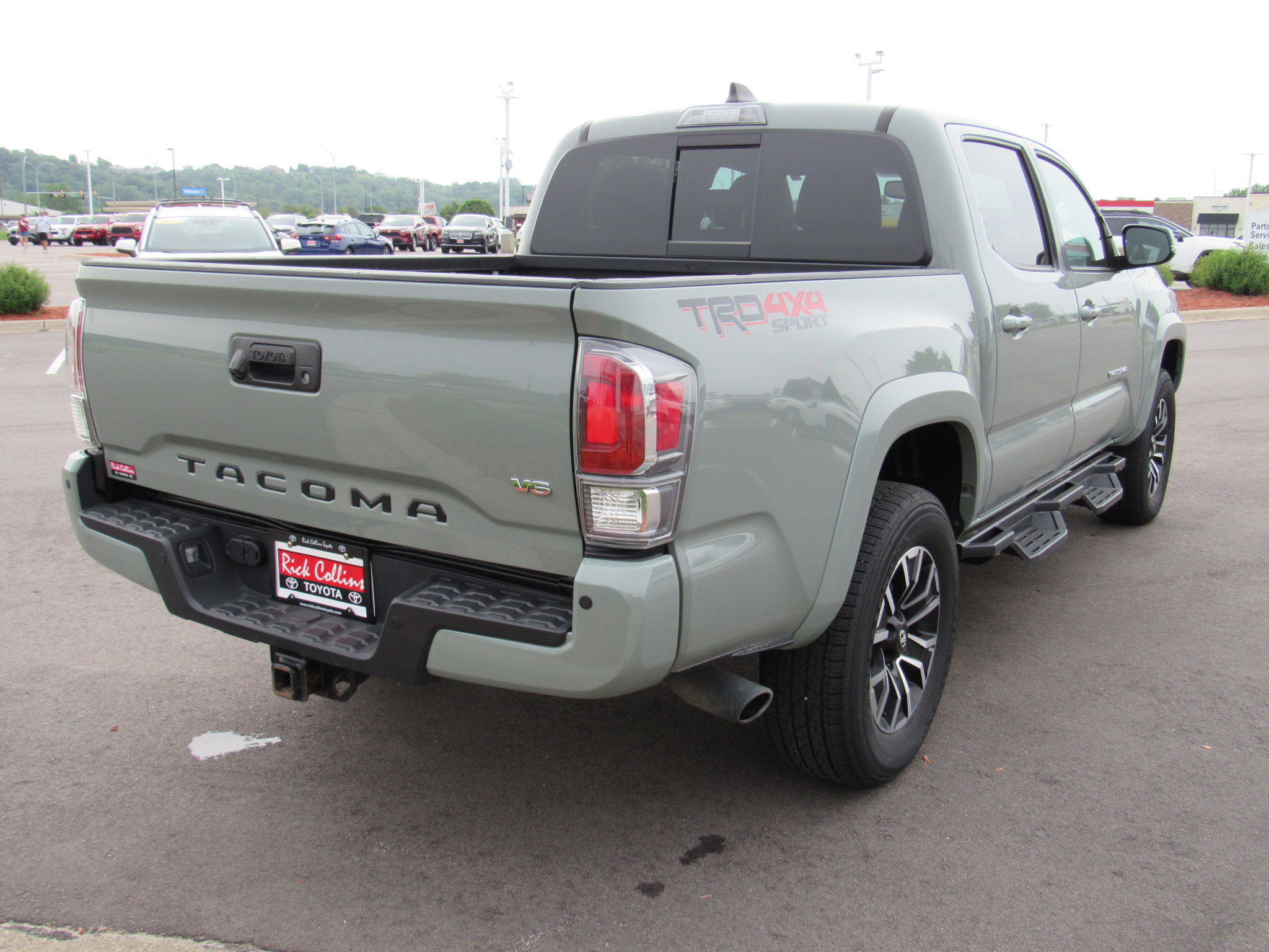 Used 2023 Toyota Tacoma TRD Sport w/ TRD Premium Sport Package AWD/4WD image 6