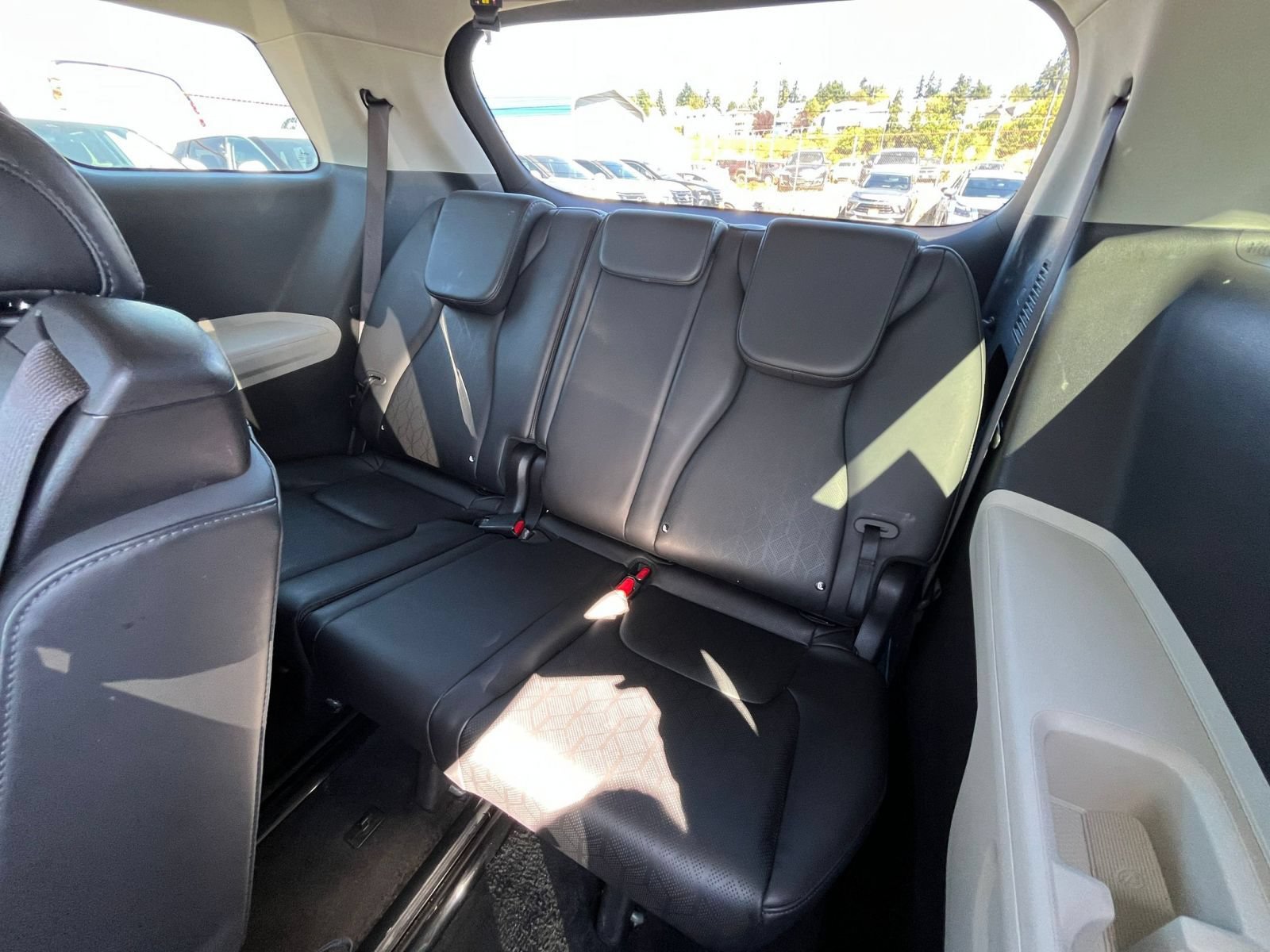 Used 2023 Kia Carnival LX FWD image 29