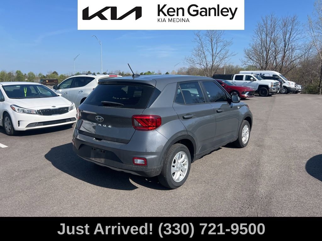 Used 2023 Hyundai Venue SE FWD image 5