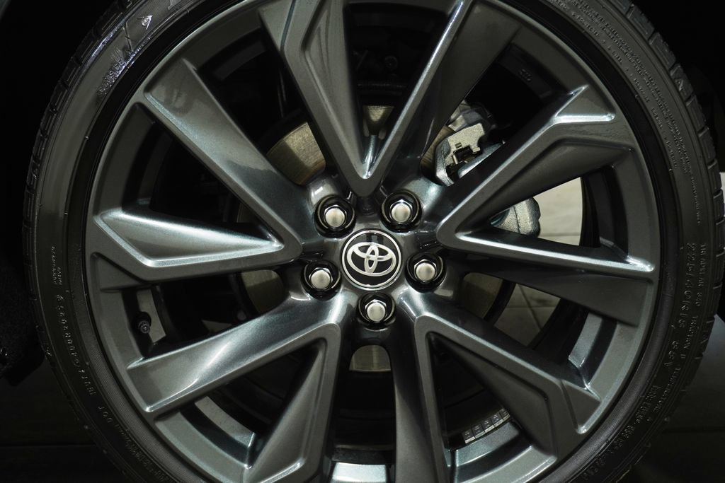 Used 2025 Toyota Corolla SE w/ SE Premium Package FWD image 10