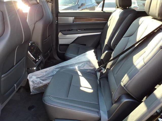 New 2026 Cadillac Vistiq Sport image 7