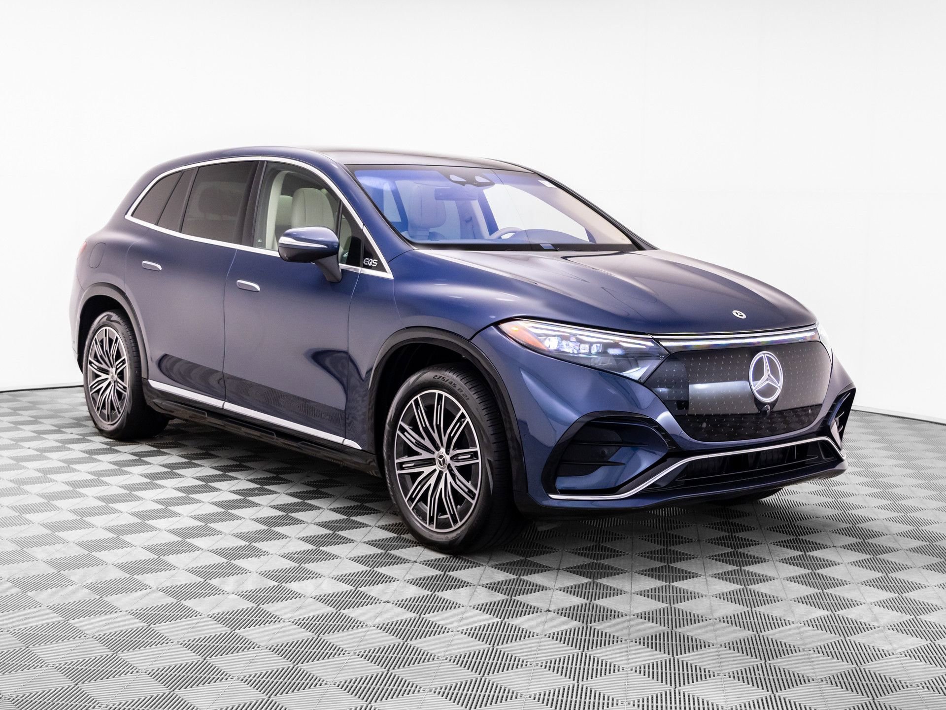 Used 2023 Mercedes-Benz EQS 580 4MATIC SUV image 7