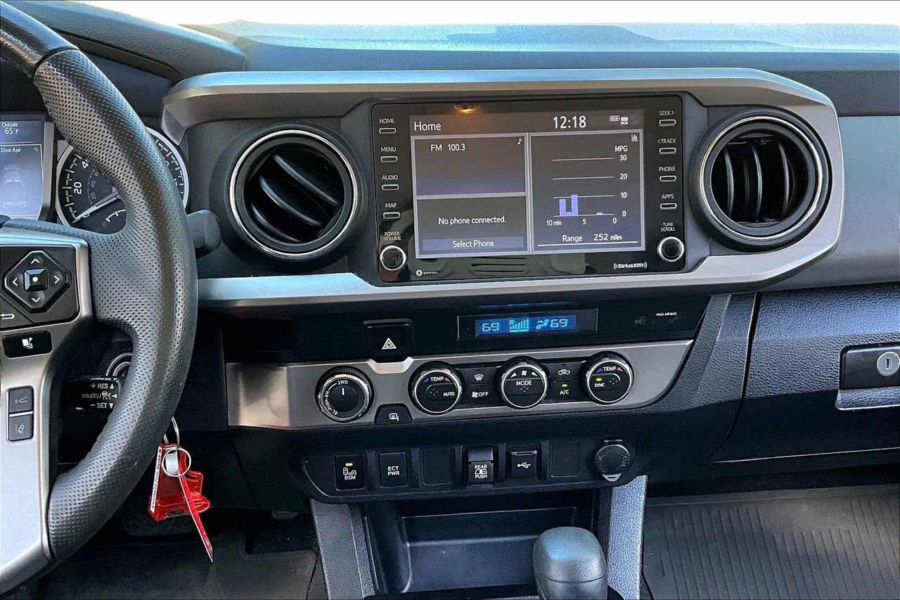 Used 2022 Toyota Tacoma SR5 w/ Technology Package image 9