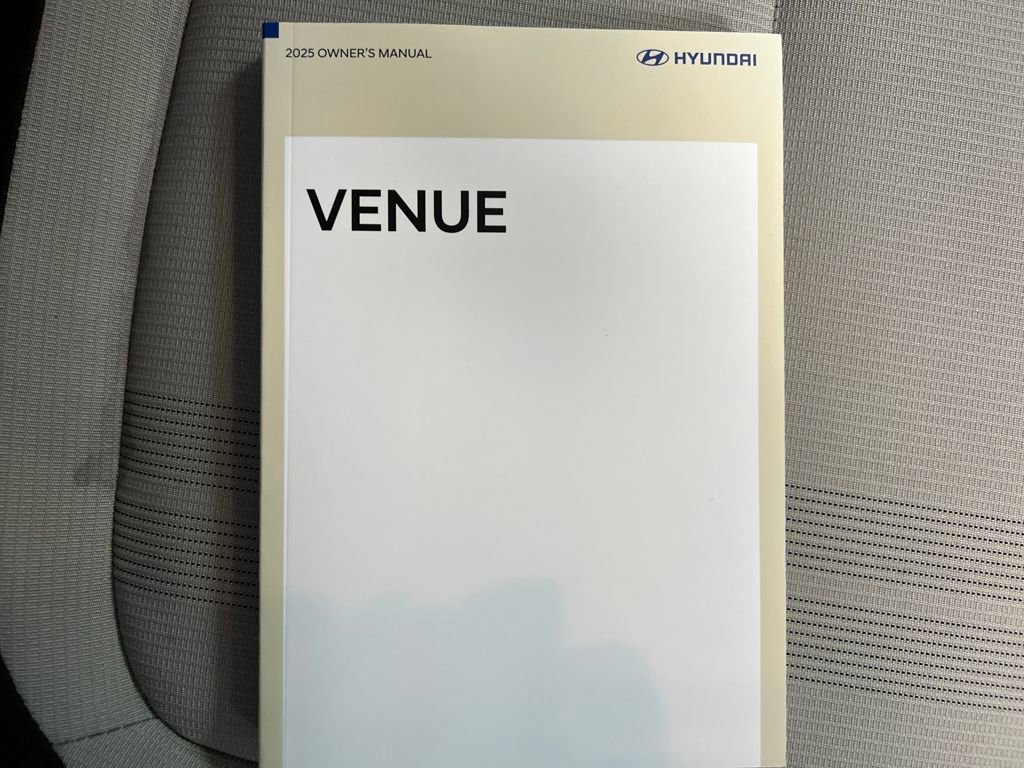 Used 2025 Hyundai Venue SEL image 27