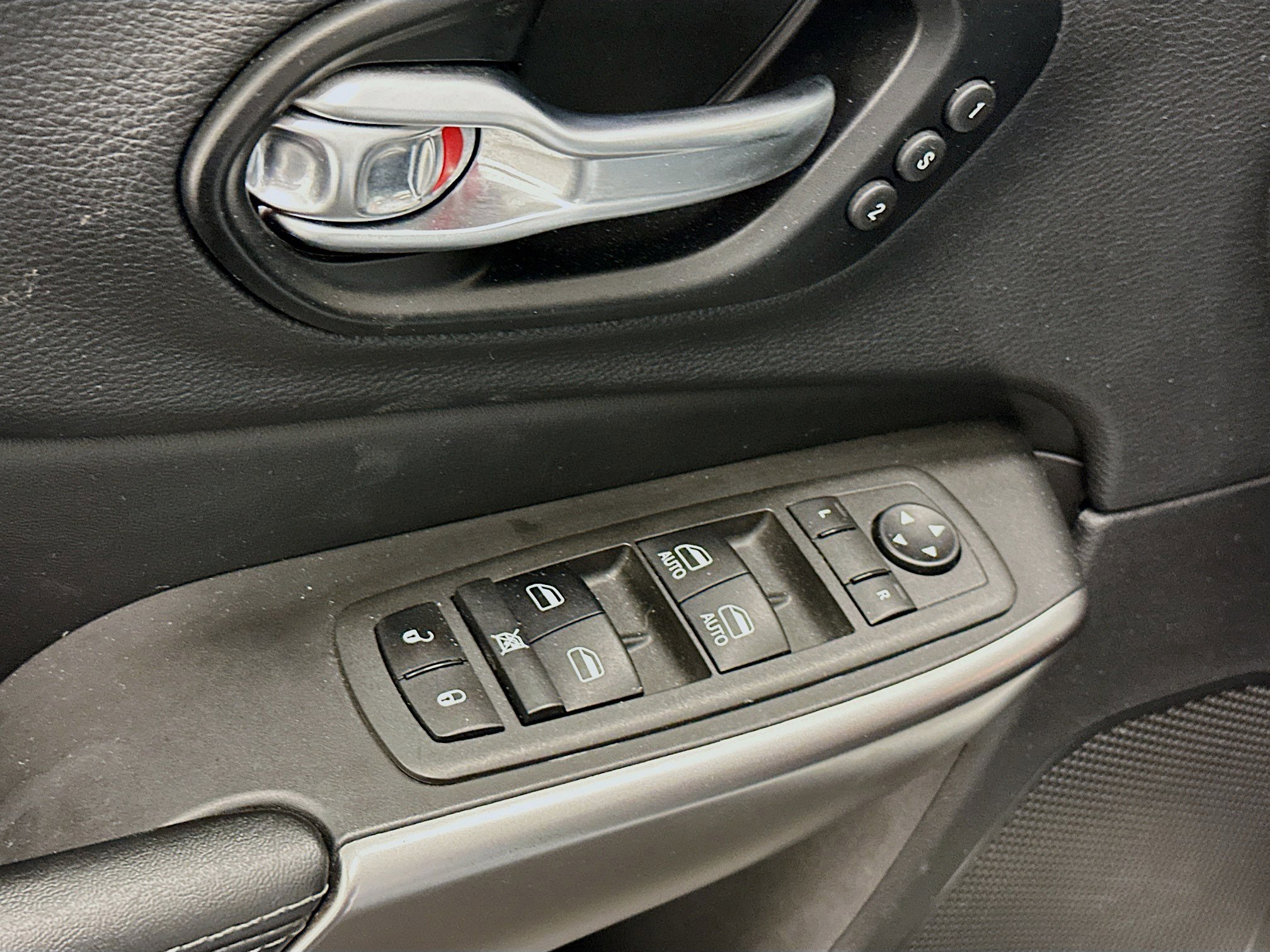 Used 2022 Jeep Cherokee Limited w/ Elite Package AWD/4WD image 15