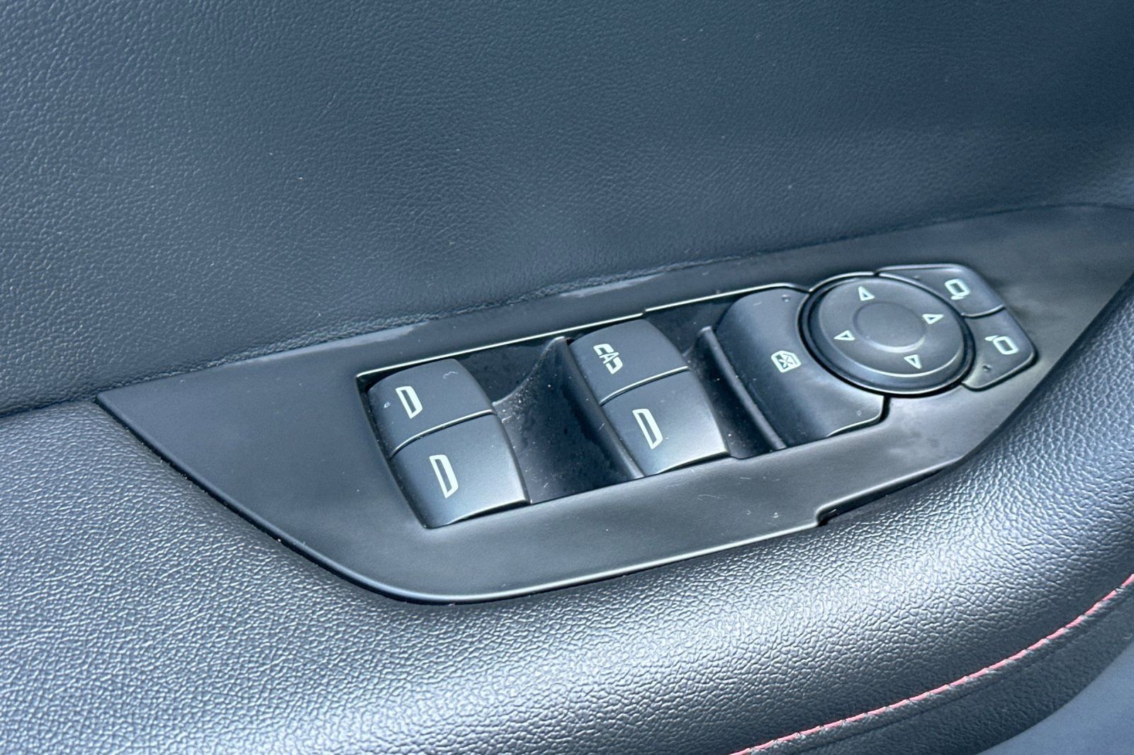 Used 2025 Chevrolet Blazer RS image 13