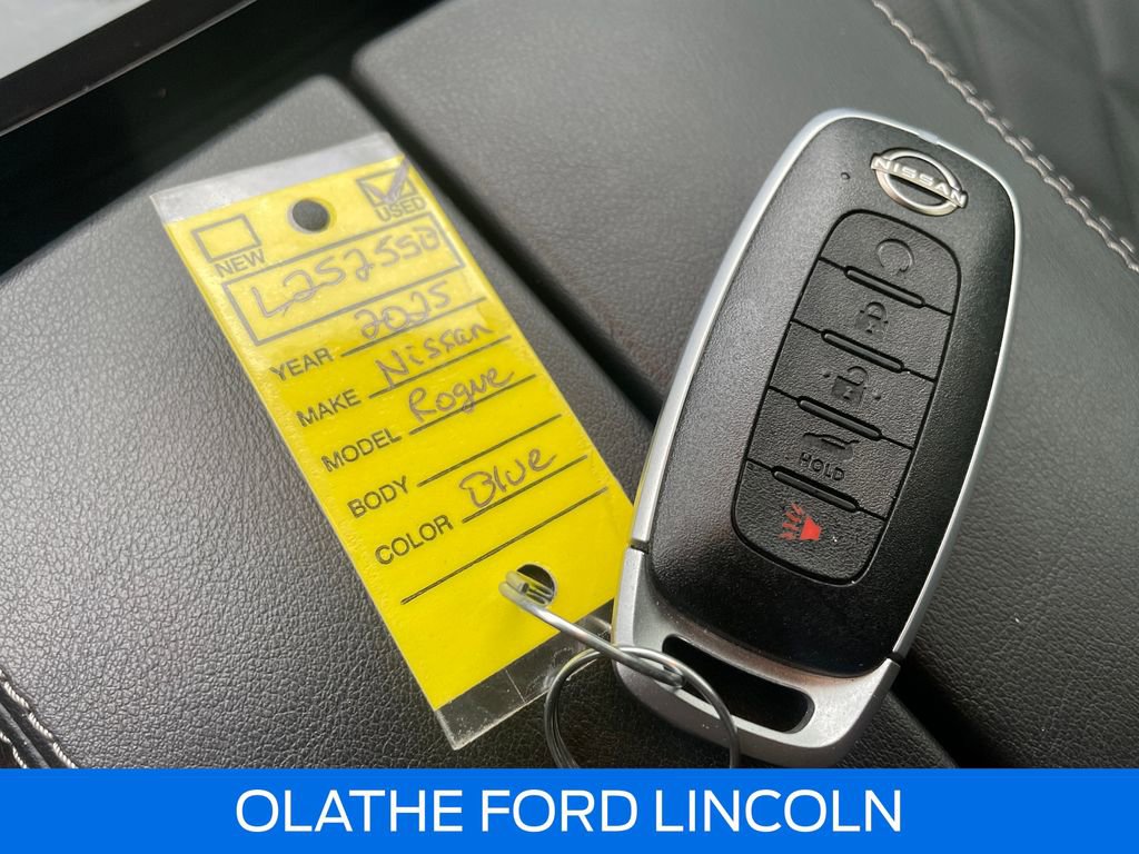 Used 2025 Nissan Rogue Platinum image 10