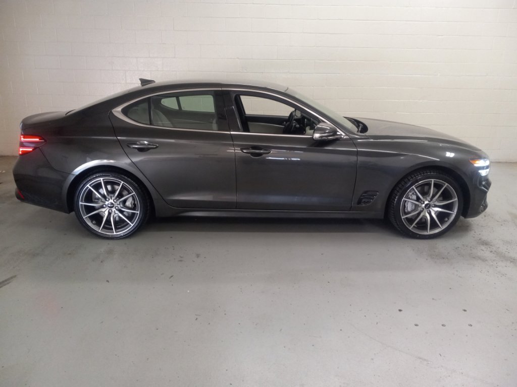 Used 2024 Genesis G70 2.5T image 2