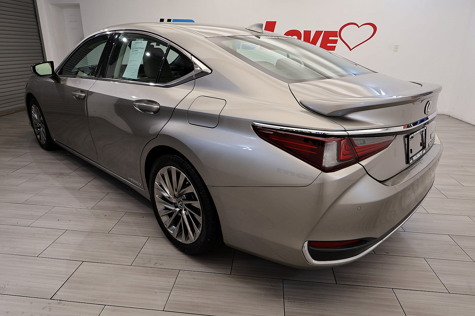 Used 2020 Lexus ES 300h w/ Accessory Package 2 FWD image 3